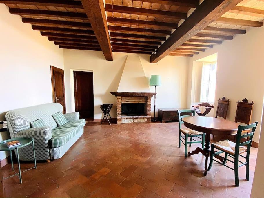 Casa Vacanze Luna トーディ エクステリア 写真